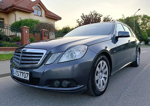 warmińsko-mazurskie Mercedes-Benz Klasa E cena 40900 przebieg: 242000, rok produkcji 2011 z Nidzica